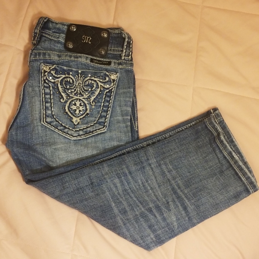 Miss Me Jean's cropped distressed denim capri's